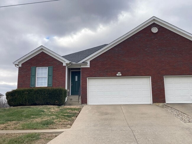 Building Photo - **LESS than 10 minute Drive from Fort Knox**