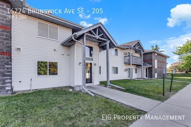 Building Photo - 16724 Brunswick Ave SE Unit 205