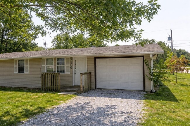 Building Photo - 400 Meadow Ln