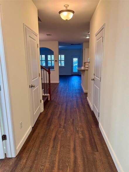 Photo - 408 Wolf Creek Way