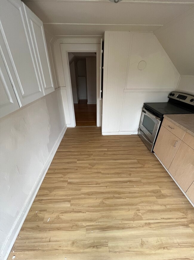 Photo - 75 1/2 Kinsley St Unit APT C Studio