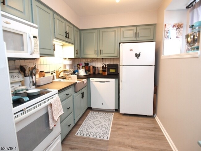 Photo - 520 Turnpike C125 Tpke