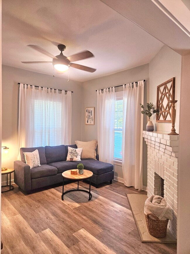 Photo - 405 W 62nd St