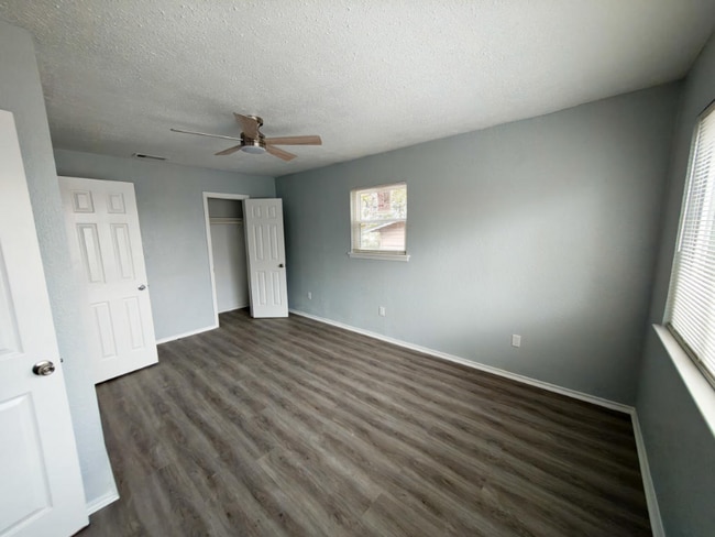 Photo - 202 Margaret Lee St