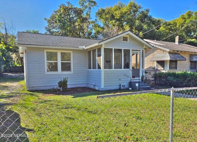 Photo - 616 Woodbine St