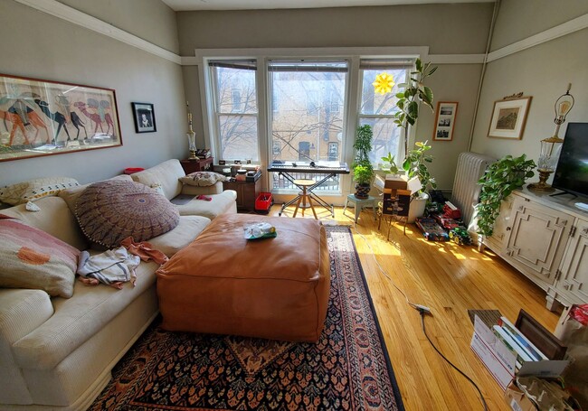 Photo - 2068 W Hutchinson St Unit 2