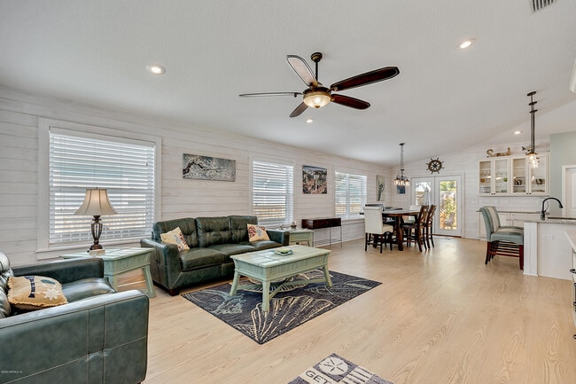 405 2nd St