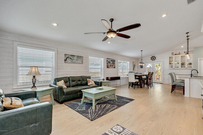 Photo - 405 2nd St