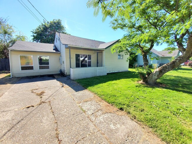 3 Bed 2 Bath Home w/ storage shed - 3 Bed 2 Bath Home w/ storage shed