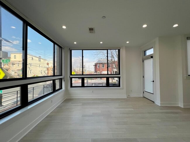 Photo - 800 Kennedy St NW