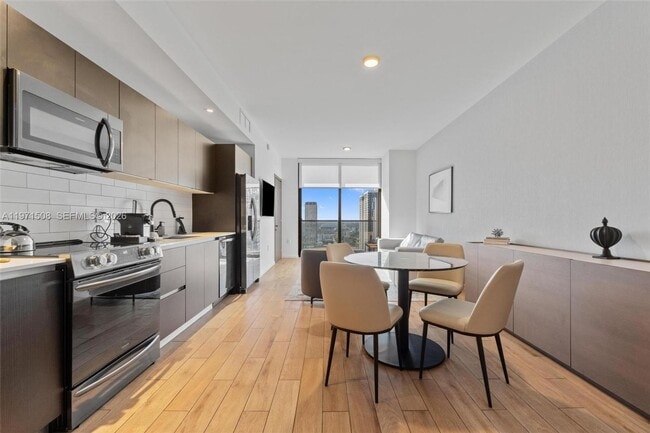 Photo - 398 NE 5th St