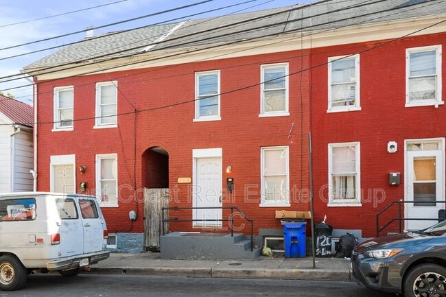 Photo - 118 S Locust St
