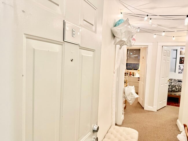 Building Photo - 833-835 Beacon St. Unit B