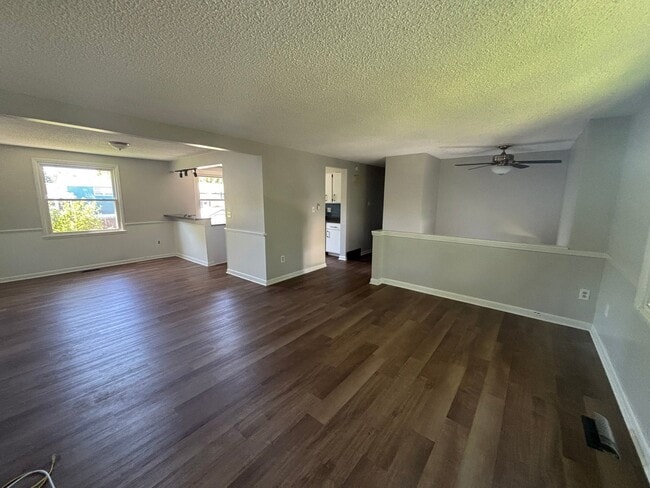 Photo - 6962 Northview Dr