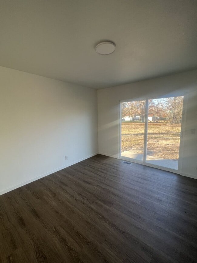 Photo - Beautiful newly Renovated 3 Bedroom / 2 bathroom house located in Joplin!