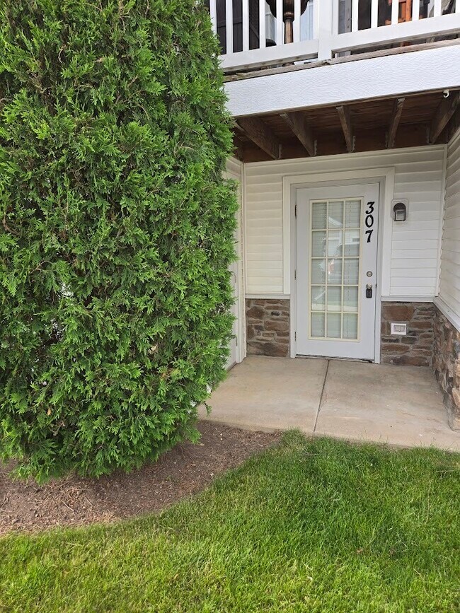 Photo - 307 Silverstone Dr