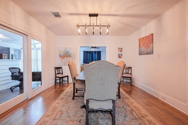 Photo - 705 W Main St