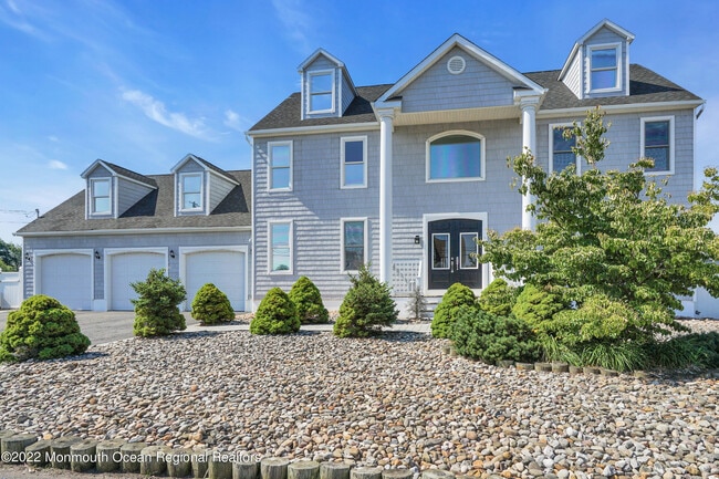 Photo - 1103 Laurel Blvd