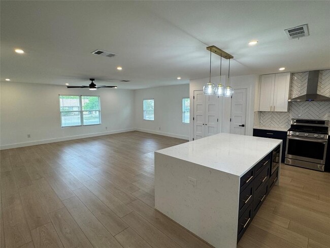 Photo - 5805 N Hampton Dr