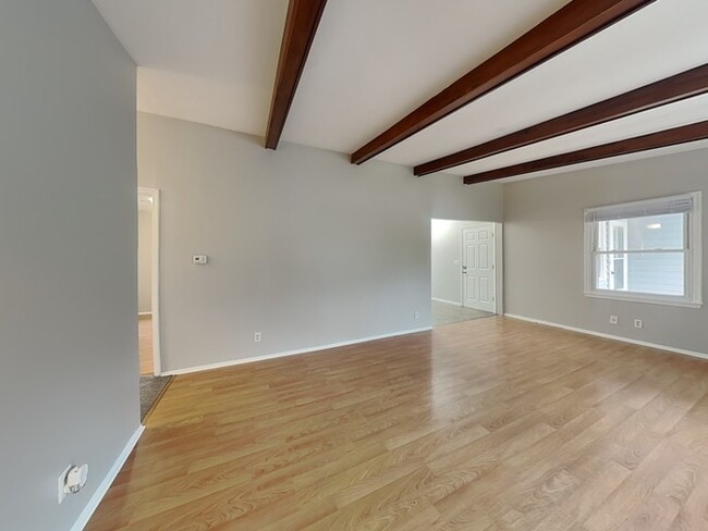 Photo - 2272 Hazel St N