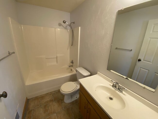 Photo - 1324-1326 Knollwood - Duplex Unit 1326 Knollwood