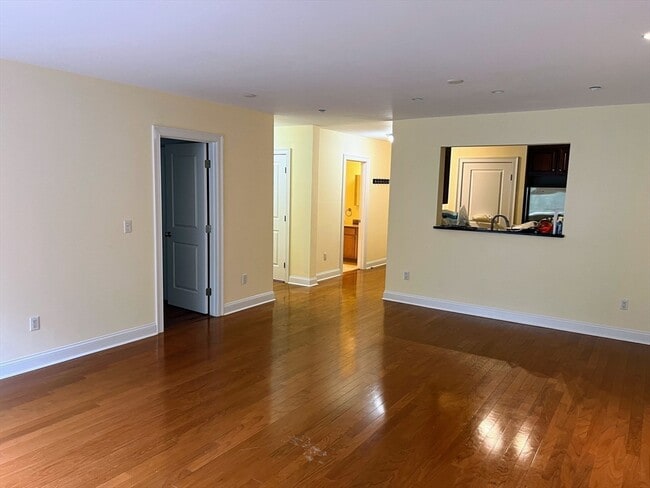 Photo - 11 Cheriton Rd Unit 107