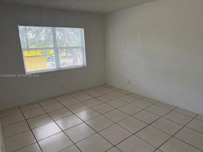 Building Photo - 280 S Cypress Rd Unit 310