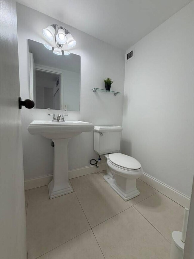 Photo - 17021 N Bay Rd Unit Apt 921