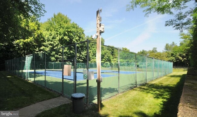 Photo - 349 Huntington Dr