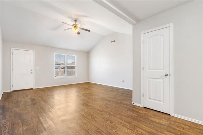 Photo - 103 Foxglove St