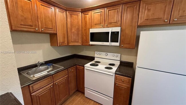 Building Photo - 1310 NE 14th Ave Unit 4