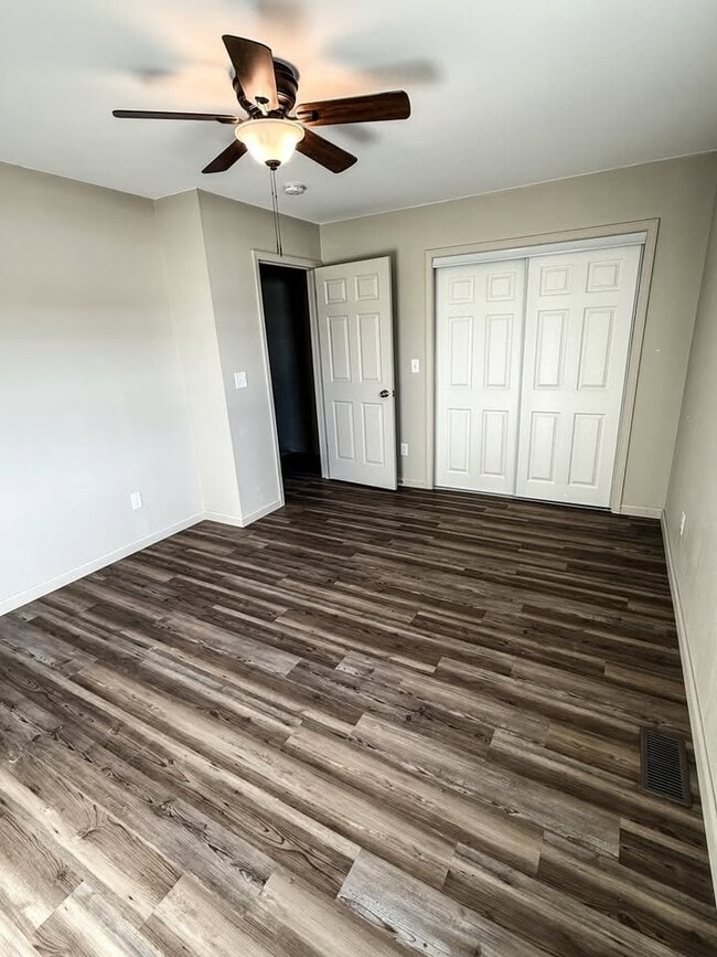 Photo - 256 E Outer Rd