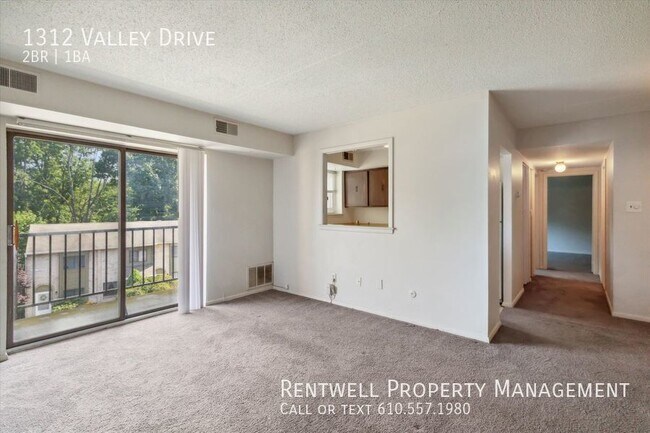 Photo - 1BR plus Bonus Room 1BA Condo located in G...