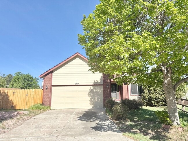 Building Photo - Moved in ready home on Turkey Tracks