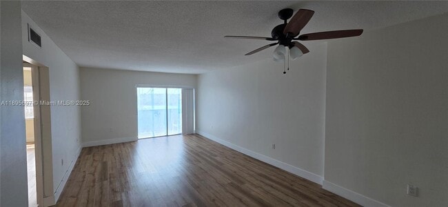 Building Photo - 400 Kings Point Dr Unit 505