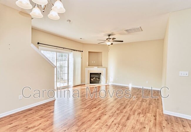 Photo - 302 Waycross Ln