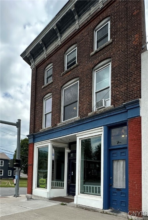 Building Photo - 15 Bridge St Rental