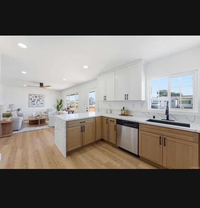 Building Photo - 702 Oaklawn Ave