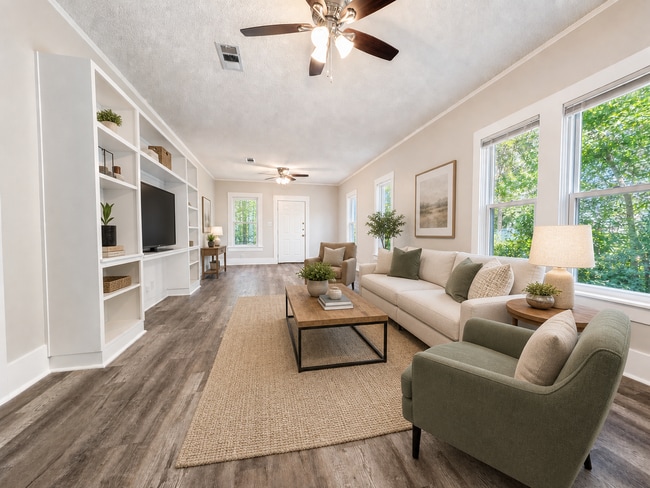 Photo - 2210 Coggin Ave