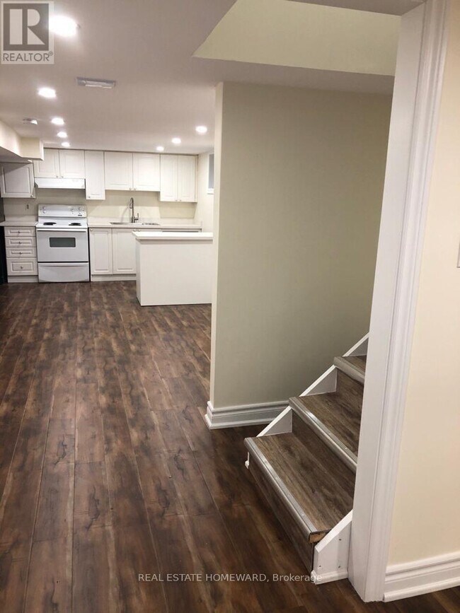 Photo - 460 Cummer Ave