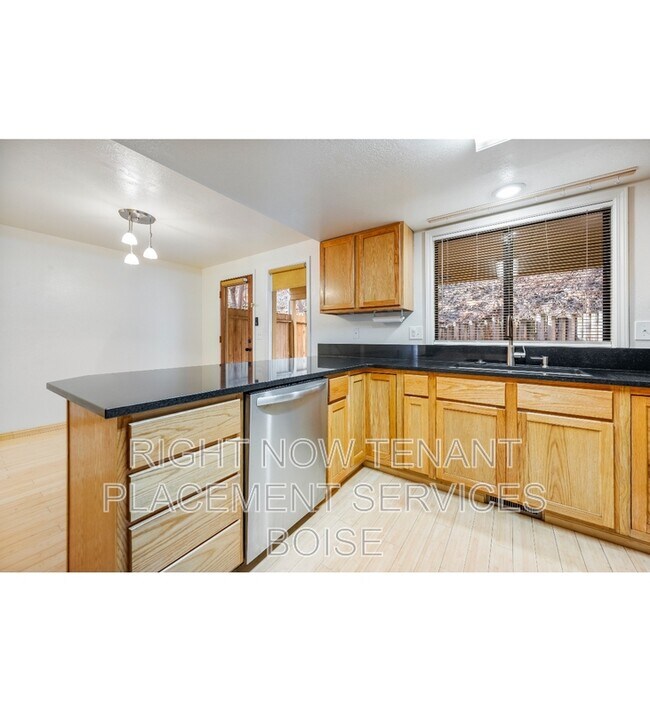 Photo - 1760 Woodbridge Ln