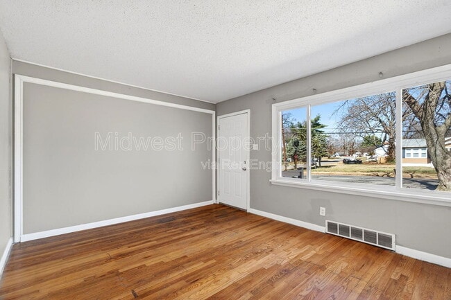 Photo - 8280 Frost Ave