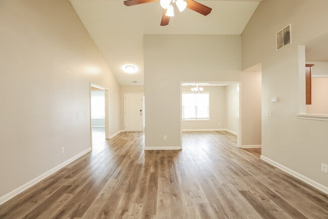 Photo - 225 Comet Ct