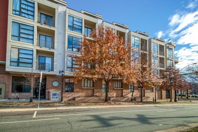 Photo - 525 E 6th St