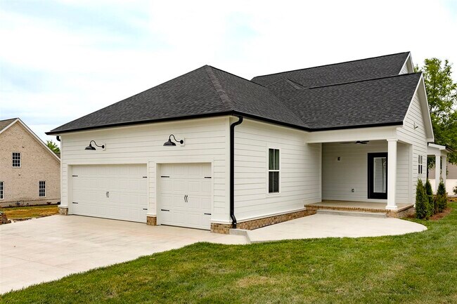 Photo - 633 Village Way