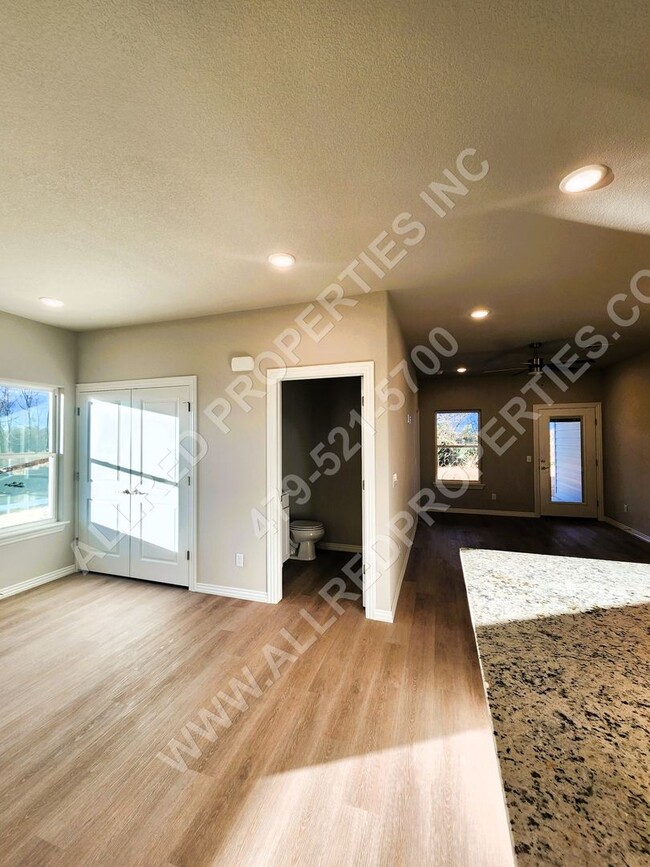 Photo - POIGAI ESTATES: BRAND NEW