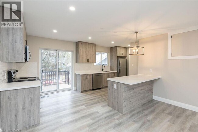 Photo - 402 THIRD Line