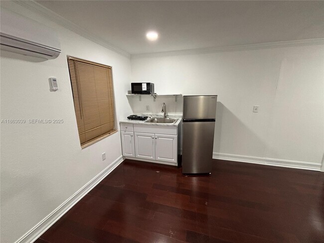 Photo - 645 NW 7th Ave Unit Studio -1