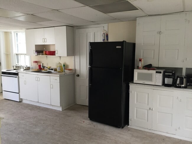 166 W 4th St