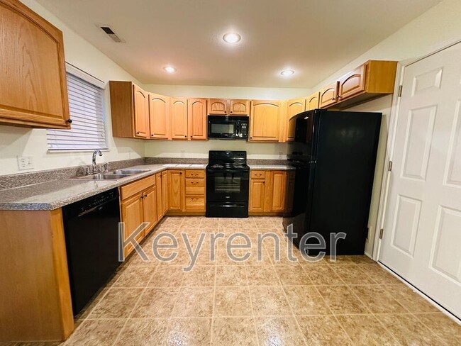 Photo - 846 Blue Spruce Way